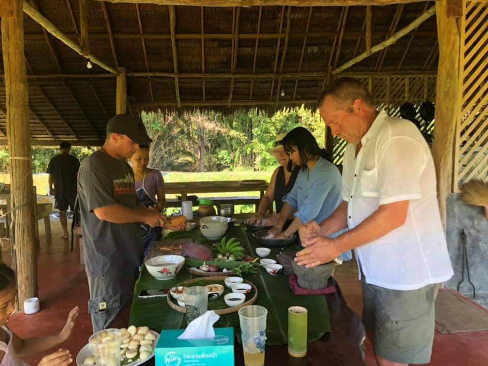 Tourists learning to cook Thai food in Khao Sok.